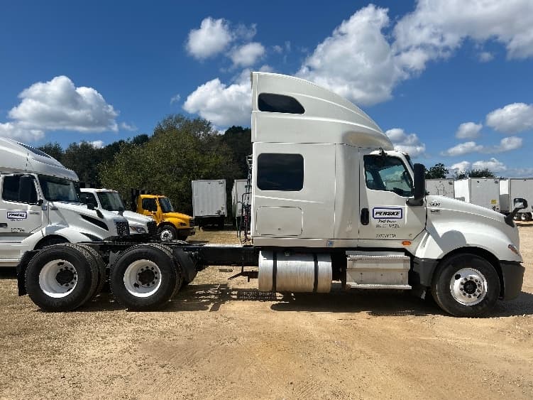 2022 International LT — photo 8