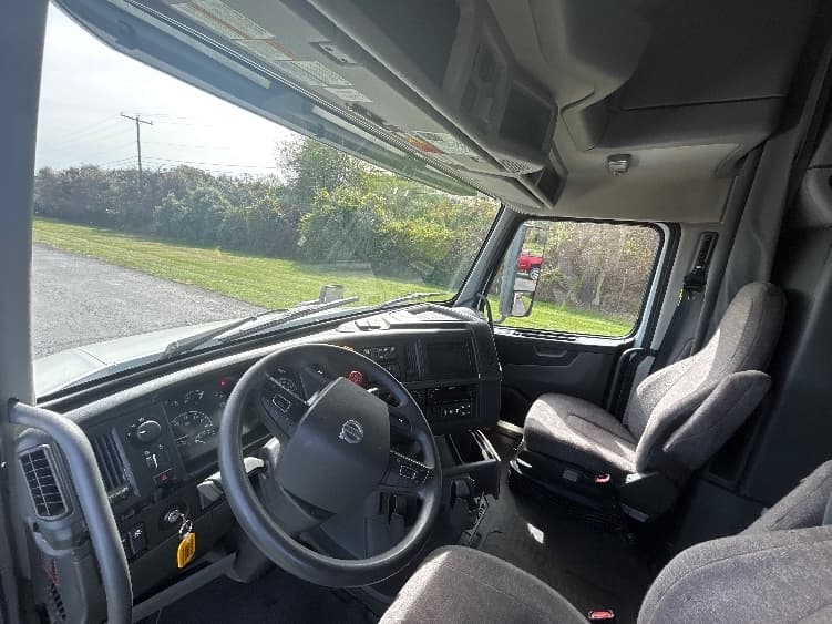 2022 Volvo VNL 760 — photo 10