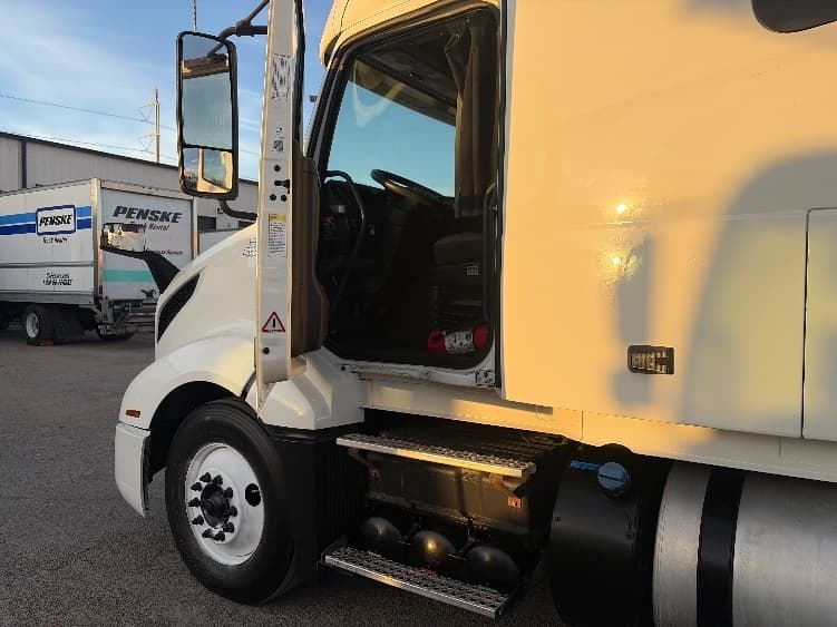 2023 Volvo VNL 760 — photo 9