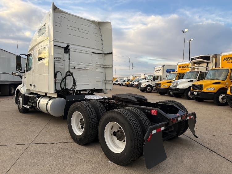 2023 Volvo VNL 760 — photo 5