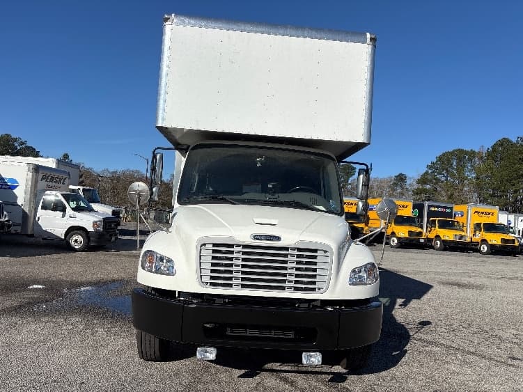 2022 Freightliner M2 106 — photo 2