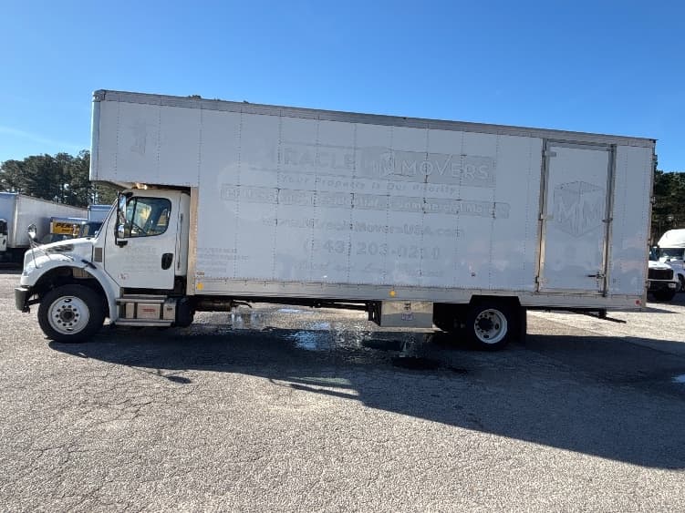 2022 Freightliner M2 106 — photo 4