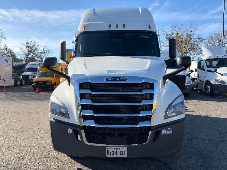 2023 Freightliner Cascadia — photo 2