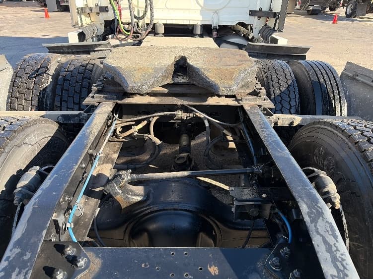 2023 Freightliner Cascadia — photo 6