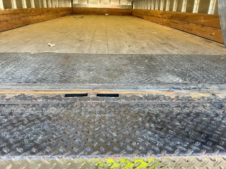 2022 Freightliner M2 106 — photo 9