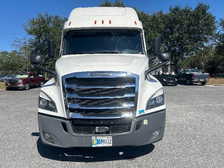 2022 Freightliner Cascadia — photo 2