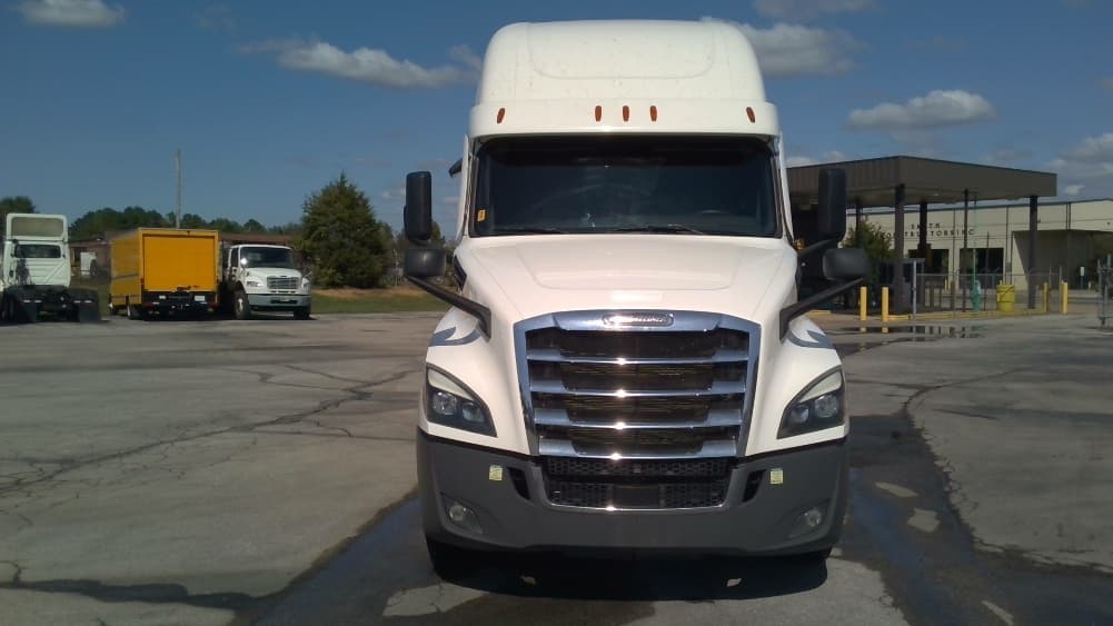 2022 Freightliner Cascadia — photo 2