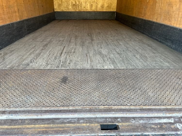 2022 Isuzu NQR — photo 10