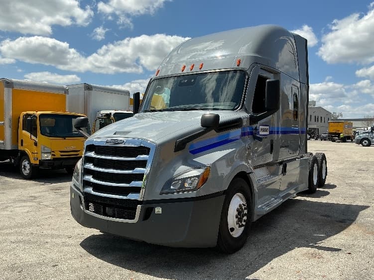 2023 Freightliner Cascadia — photo 3