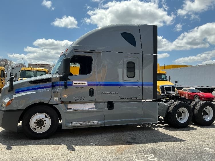 2023 Freightliner Cascadia — photo 4