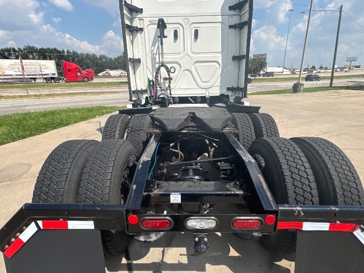 2022 Freightliner Cascadia — photo 6