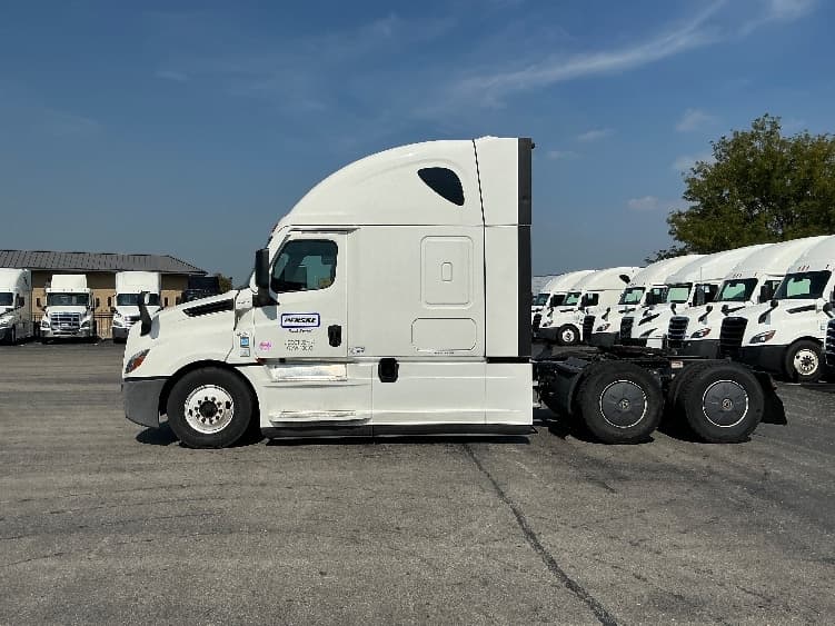 2022 Freightliner Cascadia — photo 4