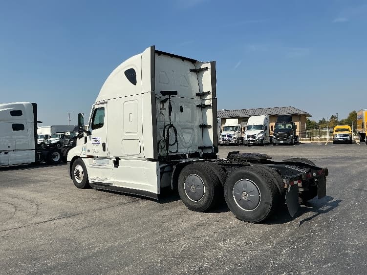 2022 Freightliner Cascadia — photo 5