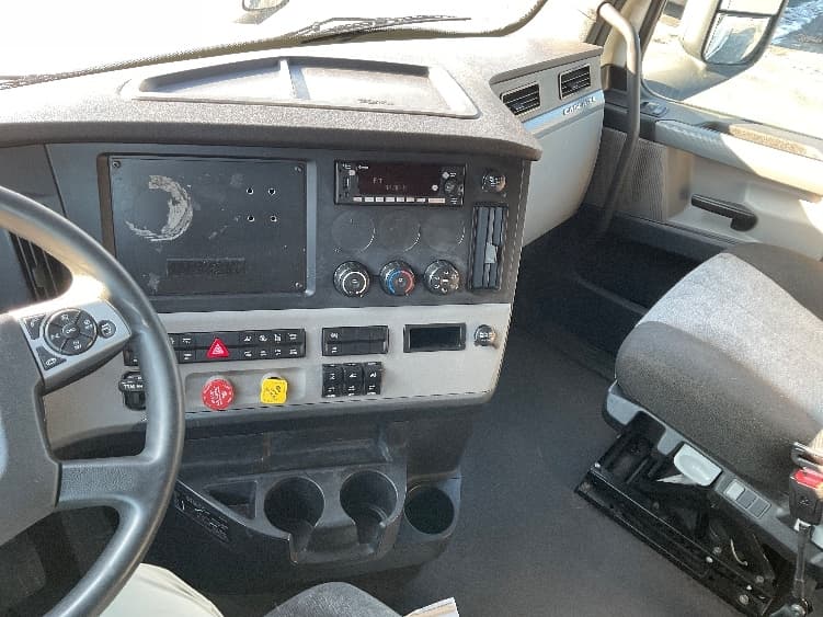 2022 Freightliner Cascadia — photo 10