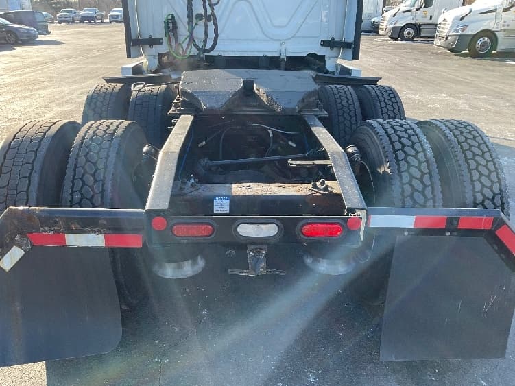 2022 Freightliner Cascadia — photo 6