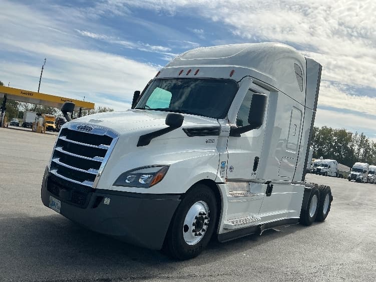 2022 Freightliner Cascadia — photo 3