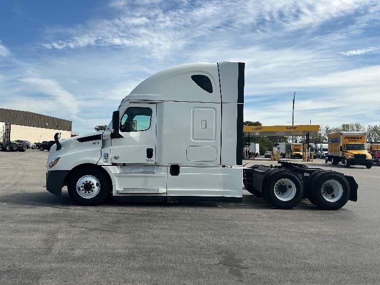 2022 Freightliner Cascadia — photo 4
