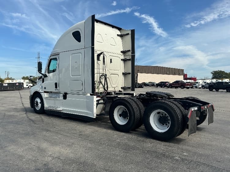 2022 Freightliner Cascadia — photo 5