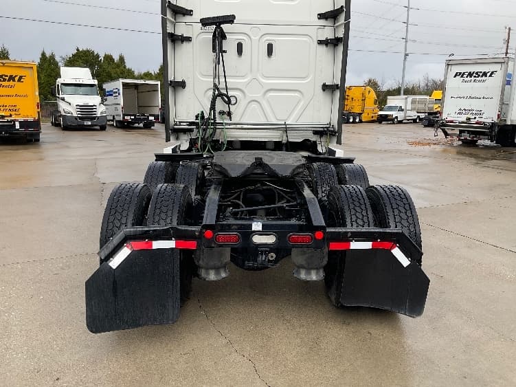 2022 Freightliner Cascadia — photo 6