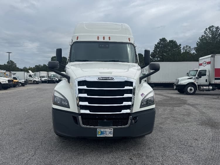 2022 Freightliner Cascadia — photo 2