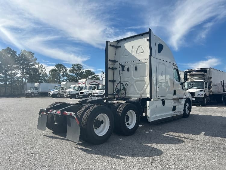 2022 Freightliner Cascadia — photo 7