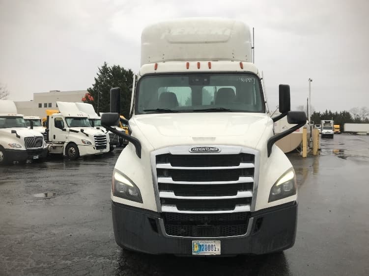 2022 Freightliner Cascadia — photo 2