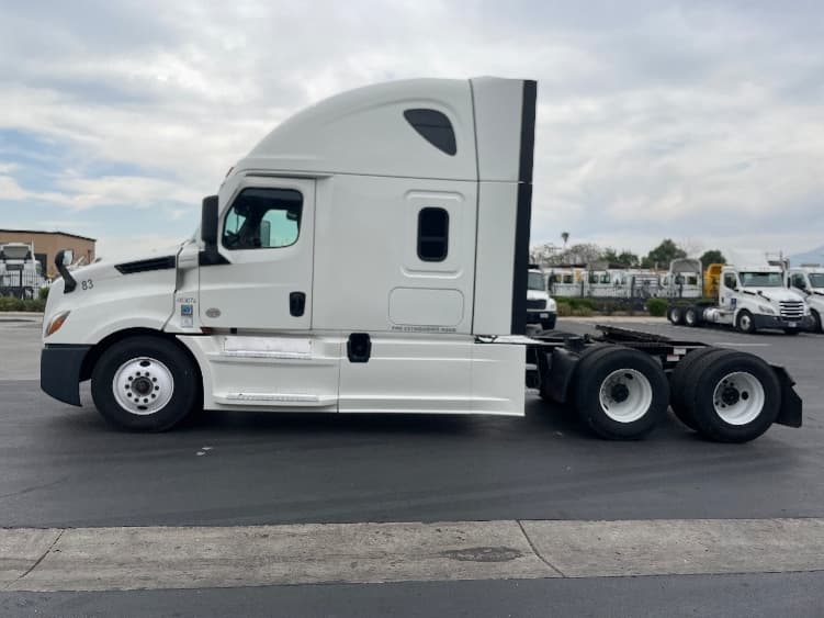 2023 Freightliner Cascadia — photo 4