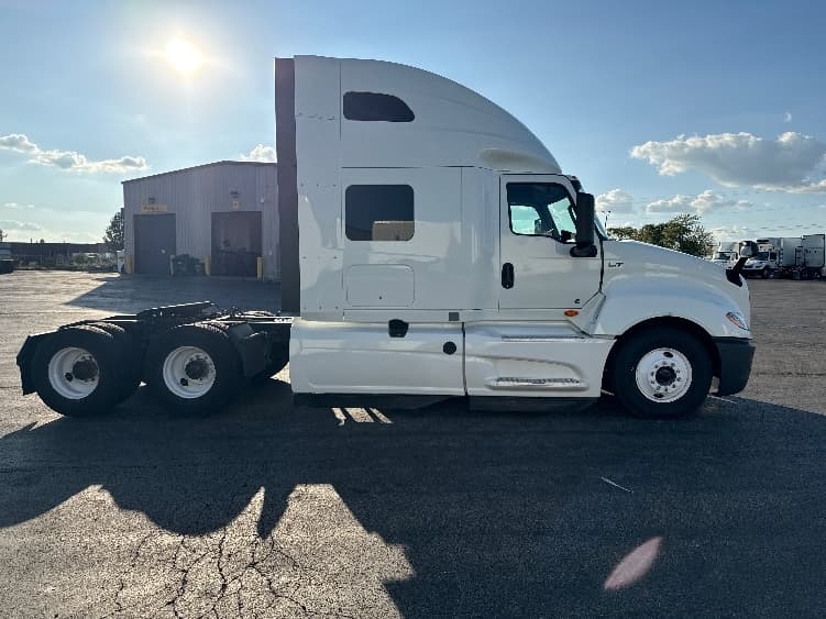 2022 International LT — photo 8