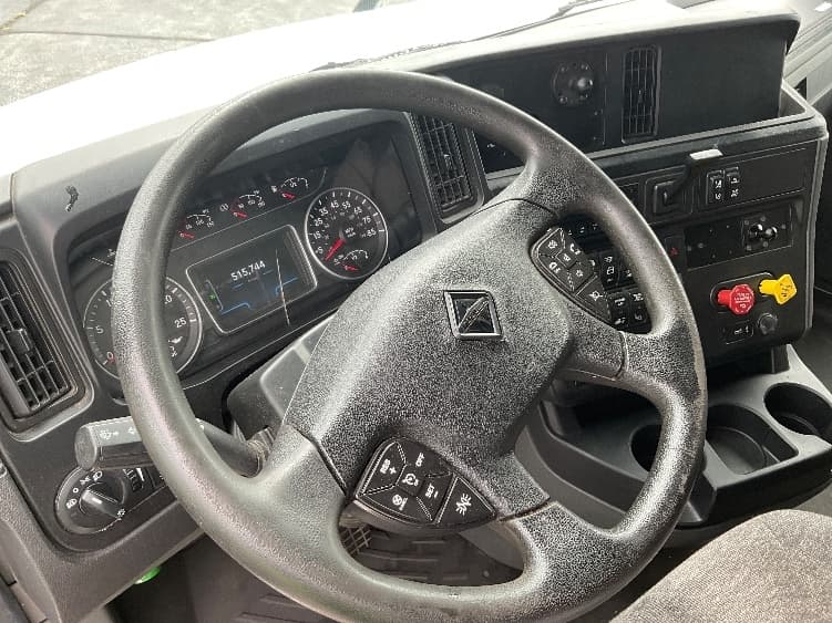 2022 International LT — photo 10