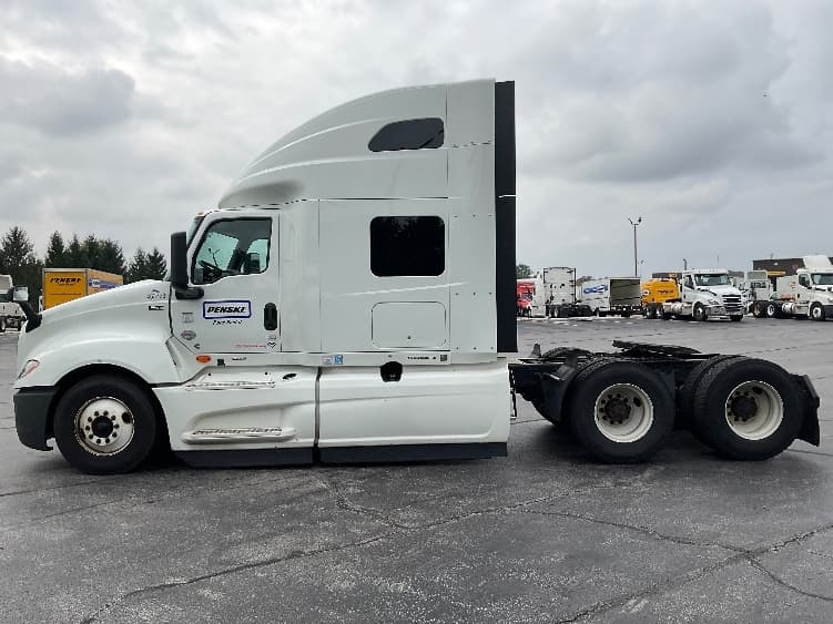 2022 International LT — photo 4