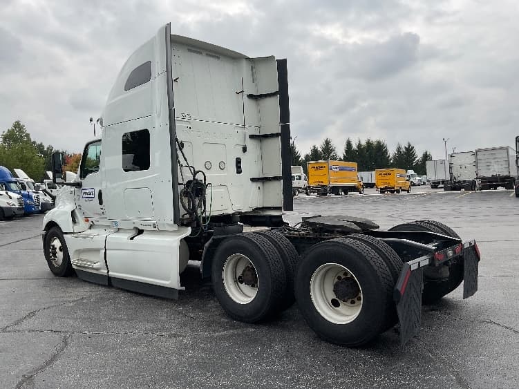 2022 International LT — photo 5