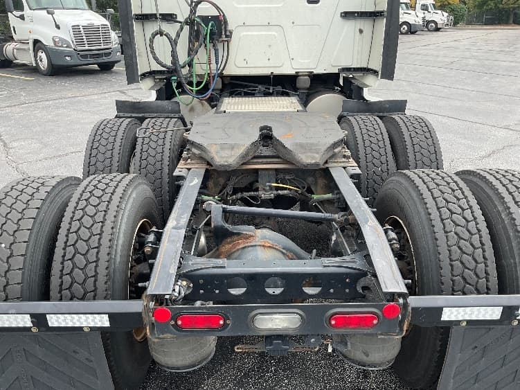 2022 International LT — photo 6