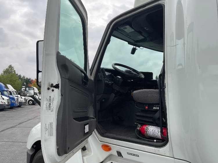 2022 International LT — photo 9