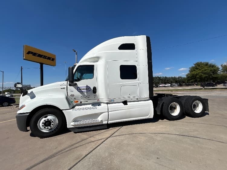 2022 International LT — photo 3