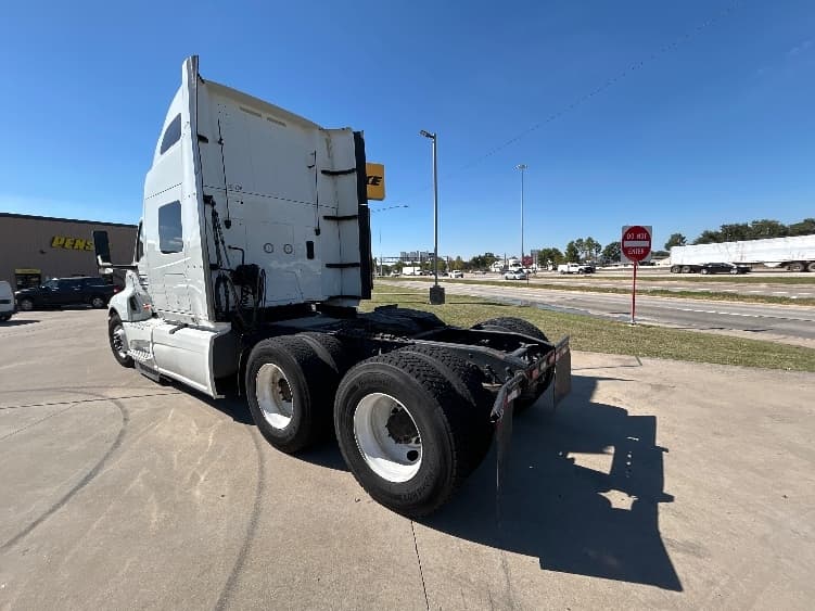 2022 International LT — photo 5