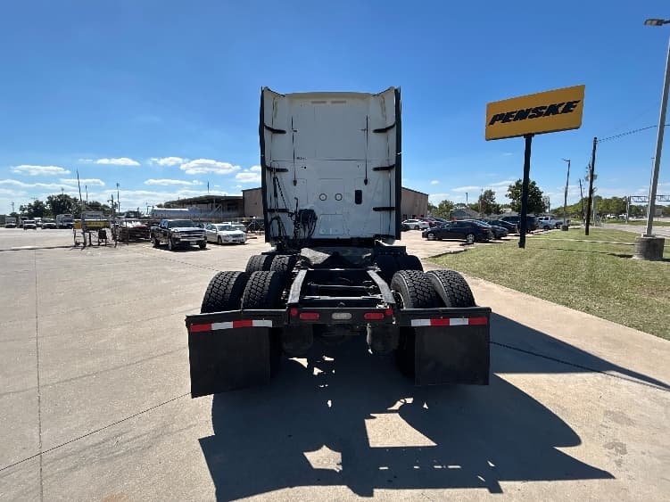 2022 International LT — photo 6