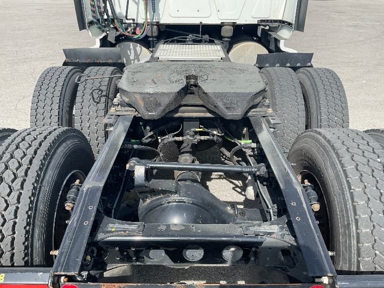 2022 International LT — photo 6