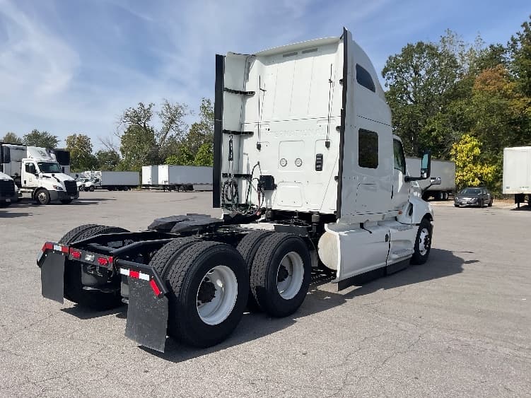 2022 International LT — photo 7