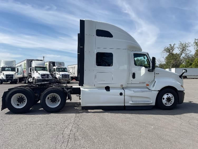 2022 International LT — photo 8