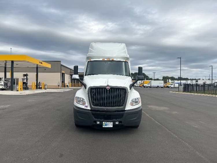 2022 International LT — photo 2