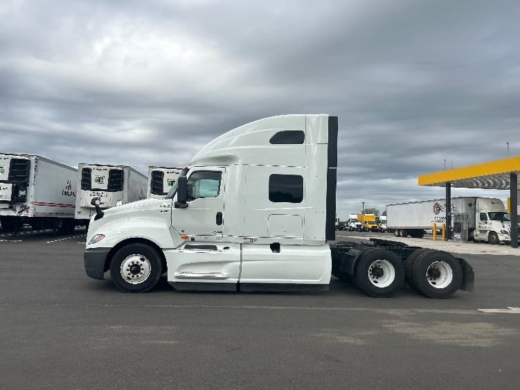 2022 International LT — photo 4
