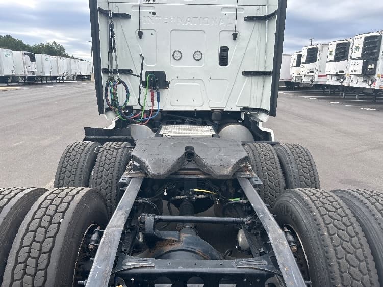 2022 International LT — photo 6