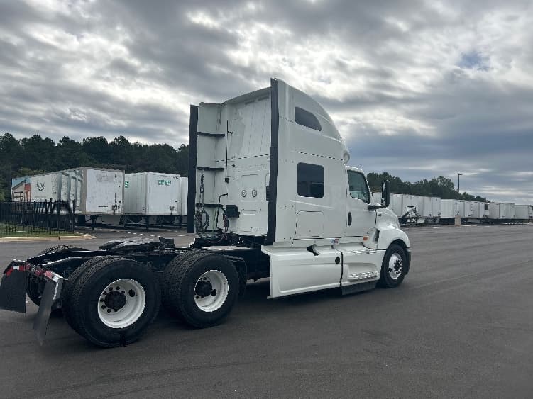 2022 International LT — photo 7
