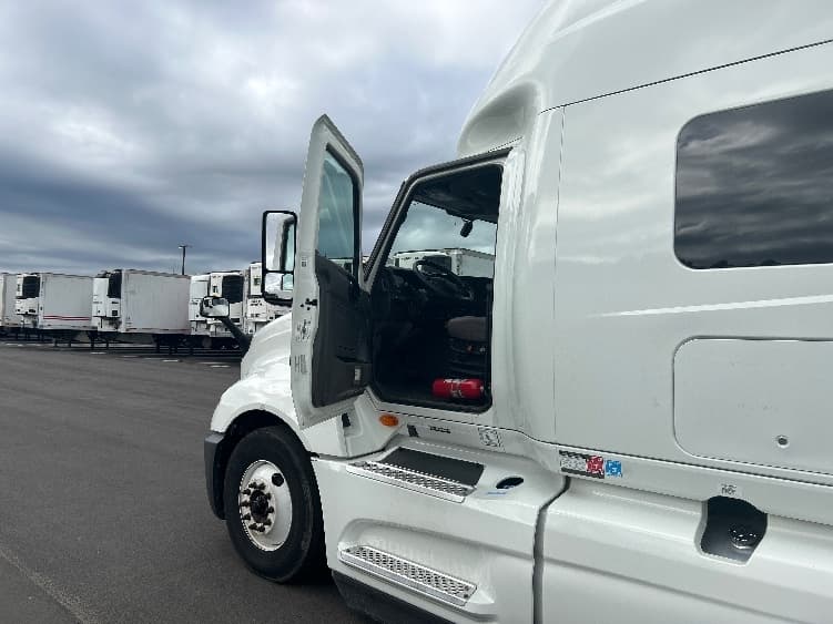 2022 International LT — photo 9