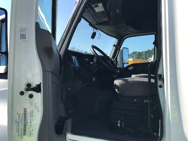 2022 International LT — photo 9