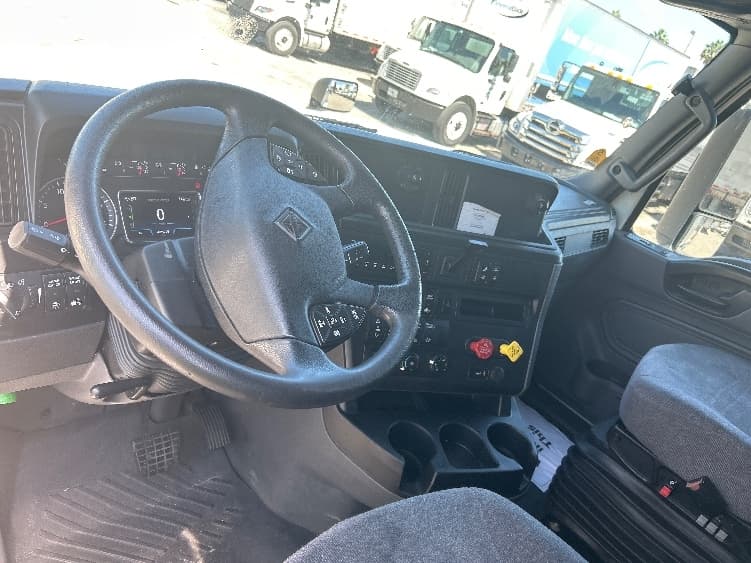 2022 International LT — photo 10