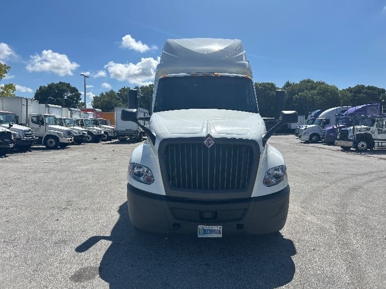 2022 International LT — photo 2