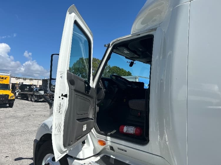 2022 International LT — photo 9