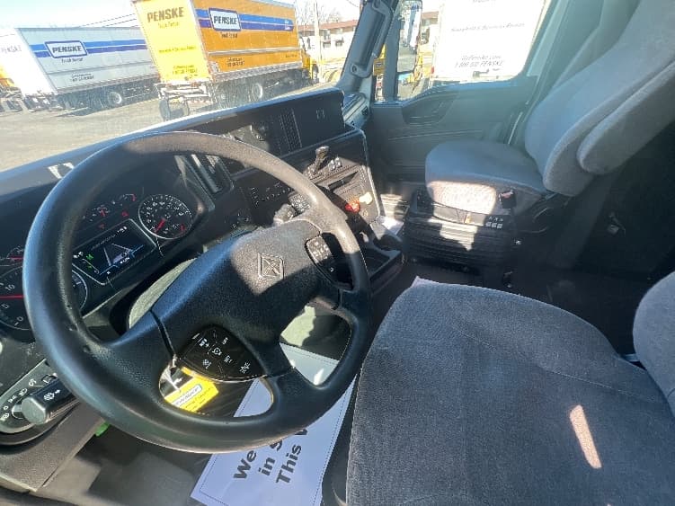 2022 International LT — photo 10