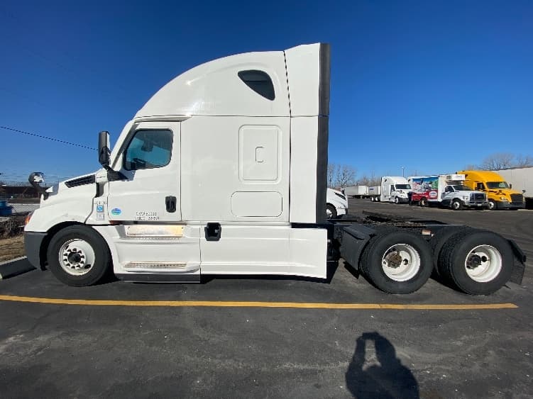 2022 Freightliner Cascadia — photo 4